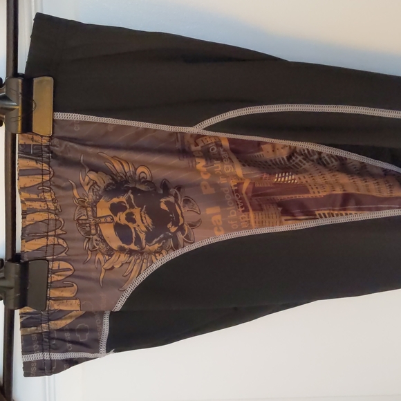 Dark Brown with Skull + Cityscape - Picture 16 of 16